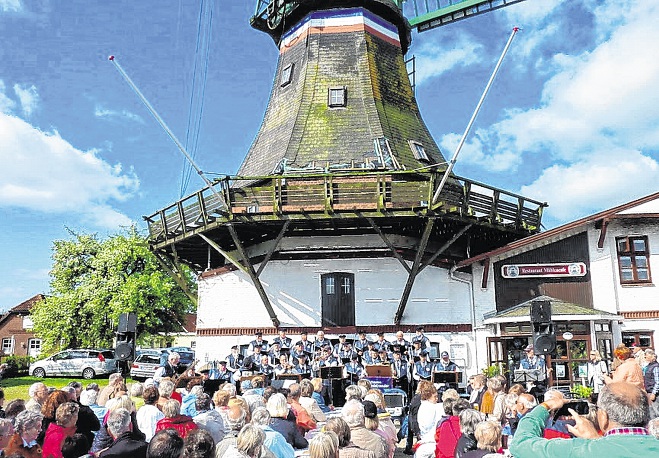Die Fideelen Nordstrander beim Maikonzert an der Engelm&uuml;hle 2014