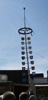 Aufstellung Maibaum