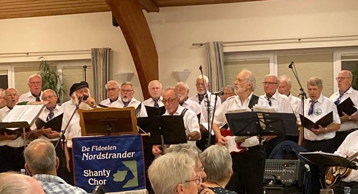 Fideele Nordstrander beim Herbstkonzert in den Reu&szlig;enk&ouml;&ouml;gen (2023-sep-08)